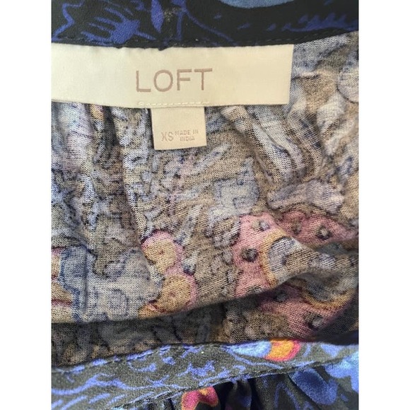 Loft Size X-Small Cut-Out Shoulder Blouse Blue Floral - Picture 4 of 5